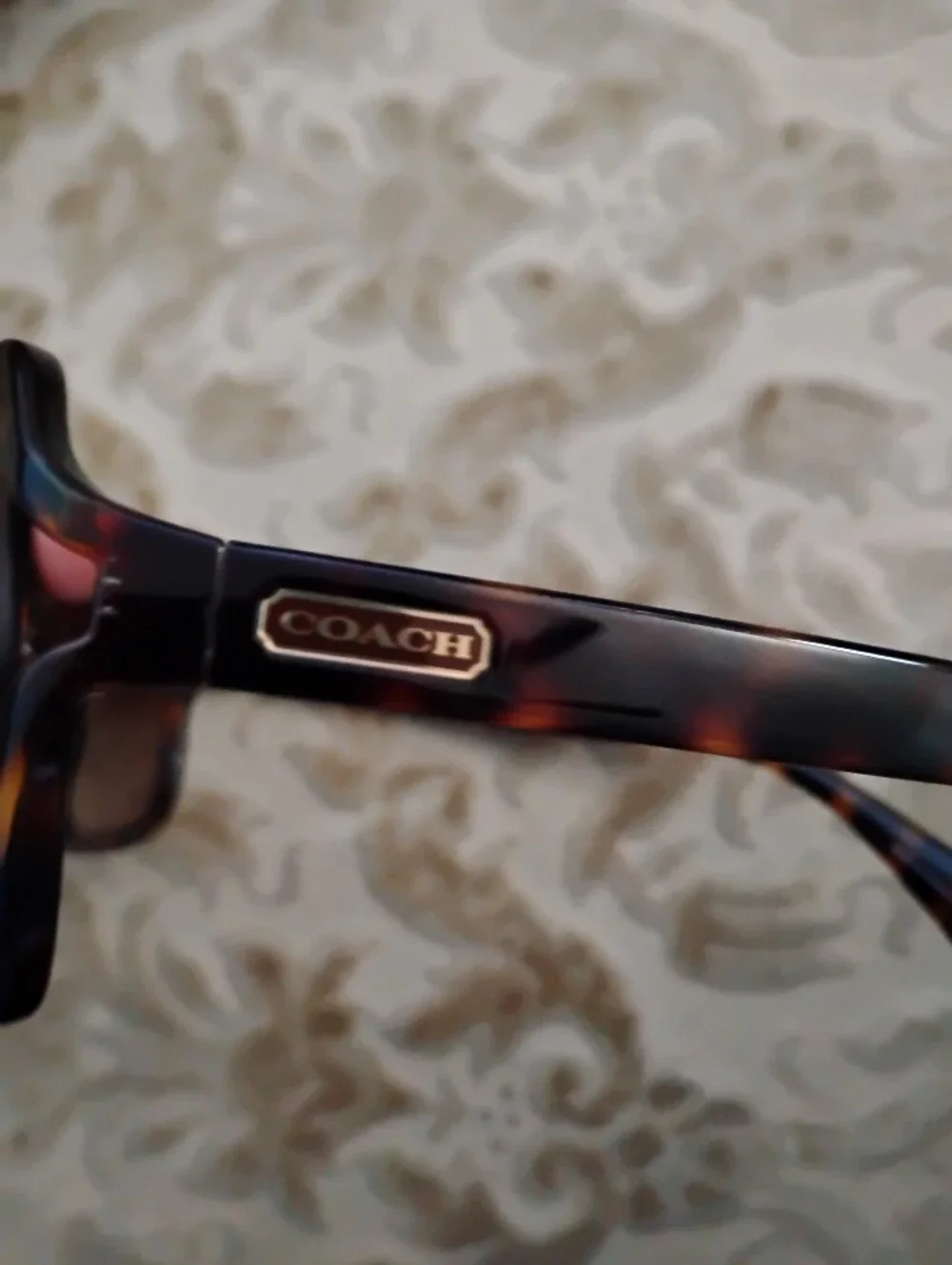 Coach sunglasses With Cleaning Cloth